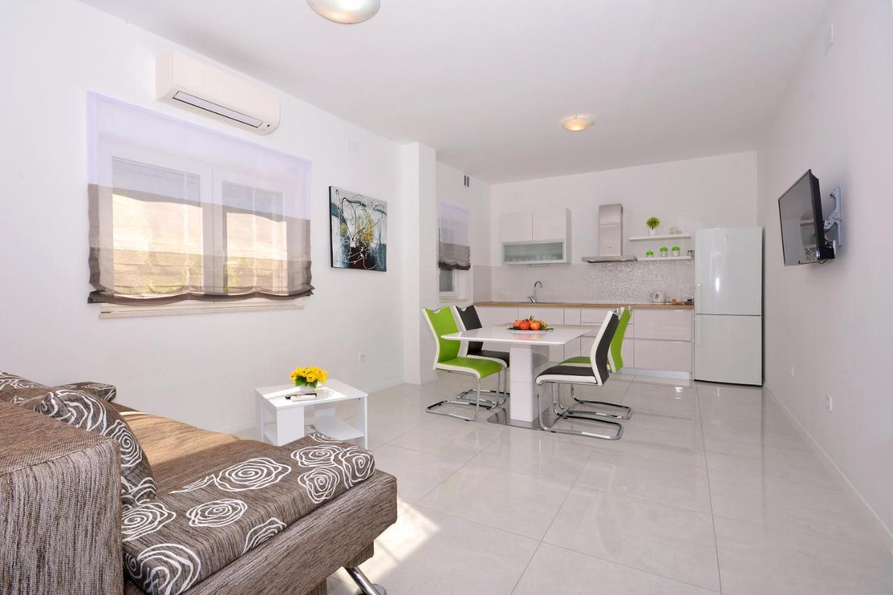 Seas The Day Apartments Podstrana Luaran gambar