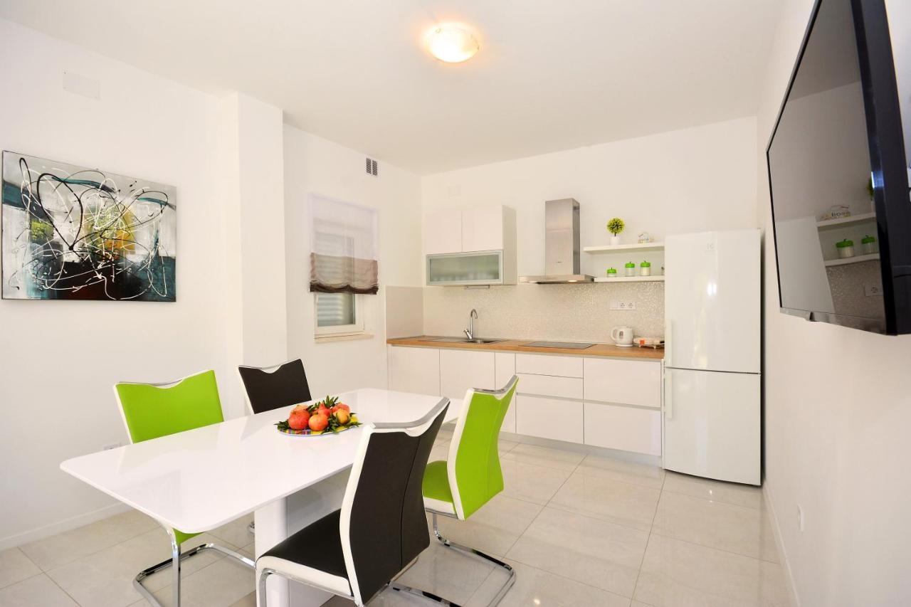 Seas The Day Apartments Podstrana Luaran gambar